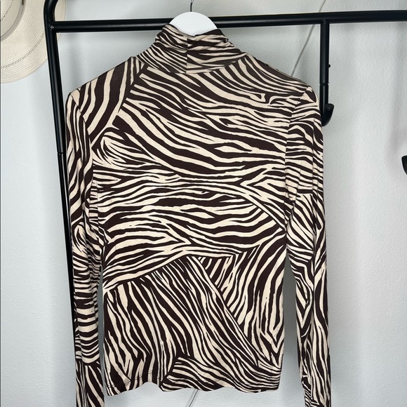 Zebra Tissue Tee - Picture 2 of 4